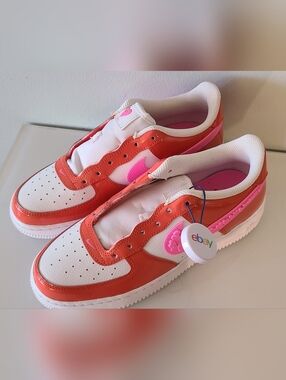 Nike Air Force 1 Valentine's Day White and Pink hearts Big Kids SZ 7